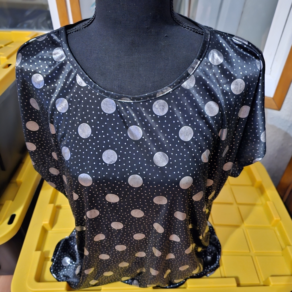 Distinctly Different Top Polka Dot Size L